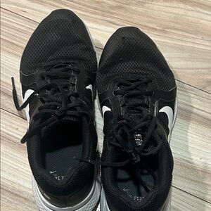 Nike Men's Black and White Athletic Shoes